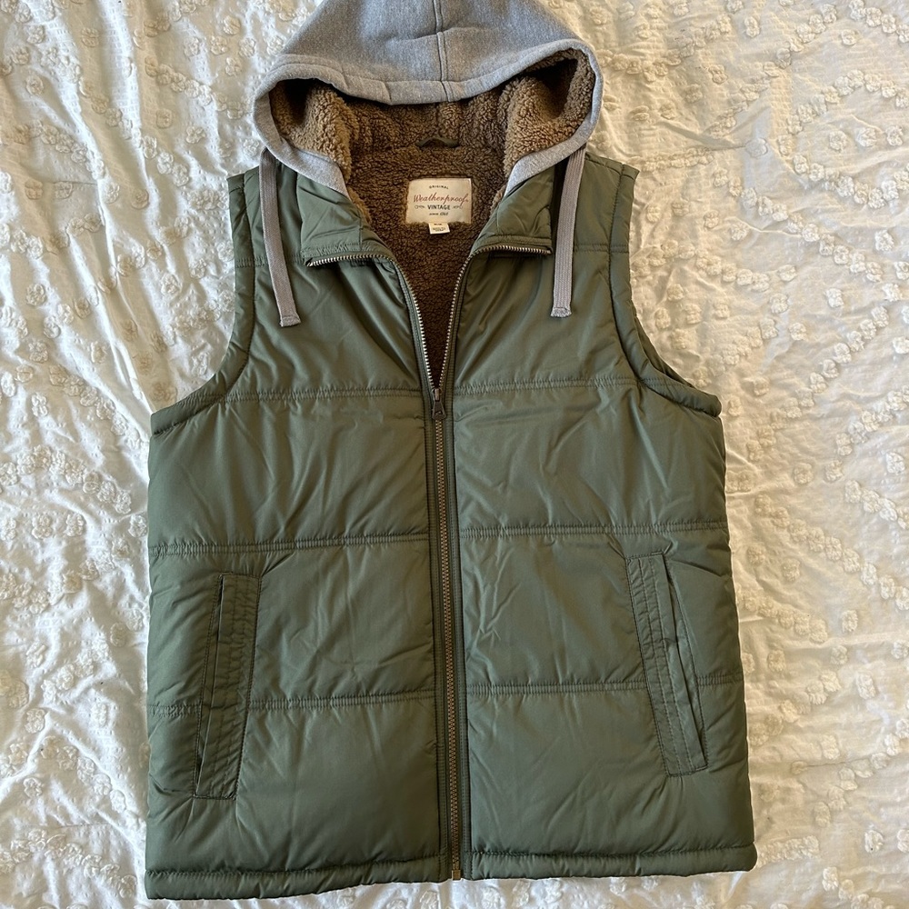 Men’s Sherpa lined hooded puffer vest